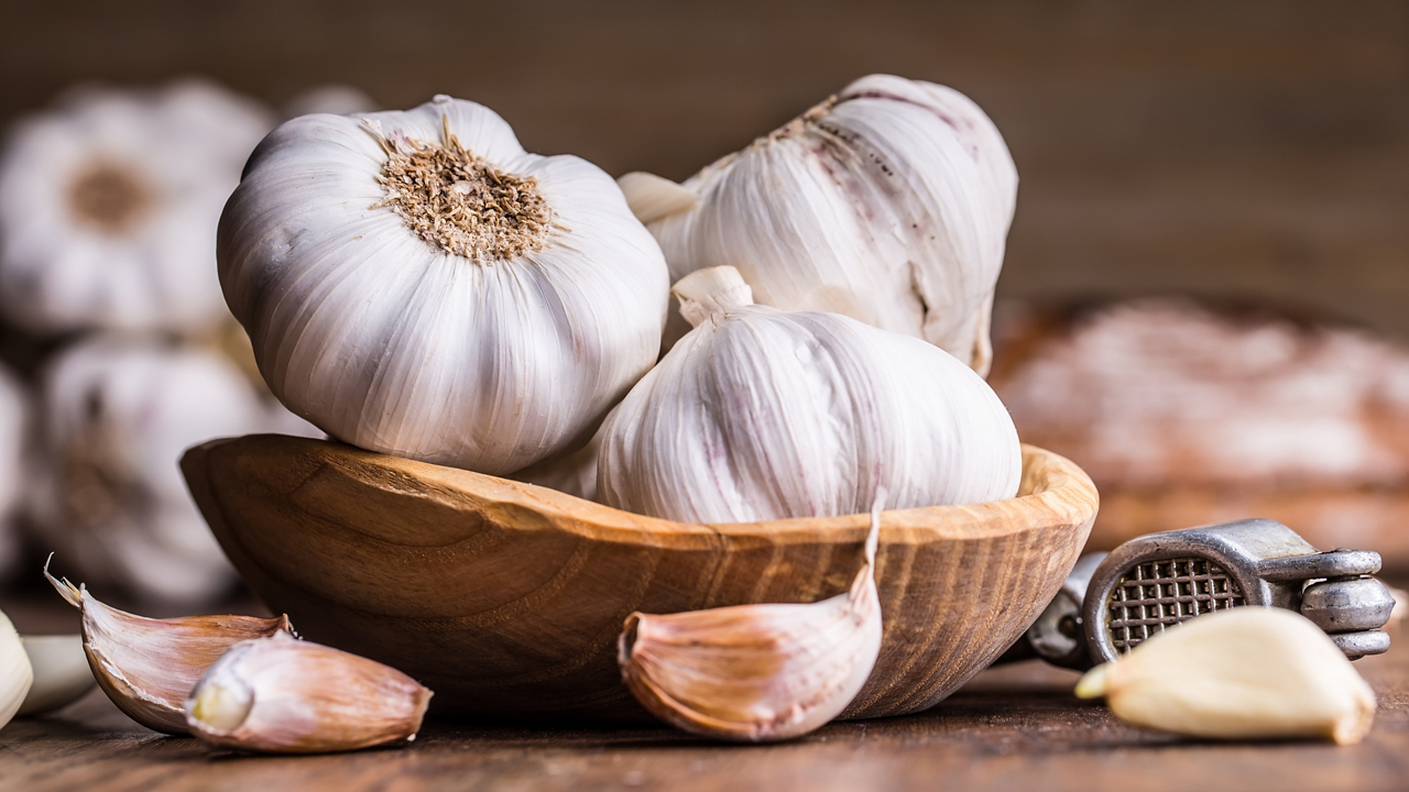 COVID-19 myths garlic