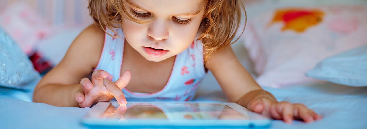TVs, celulares e tablets: os malefícios das telas no desenvolvimento da visão da criança