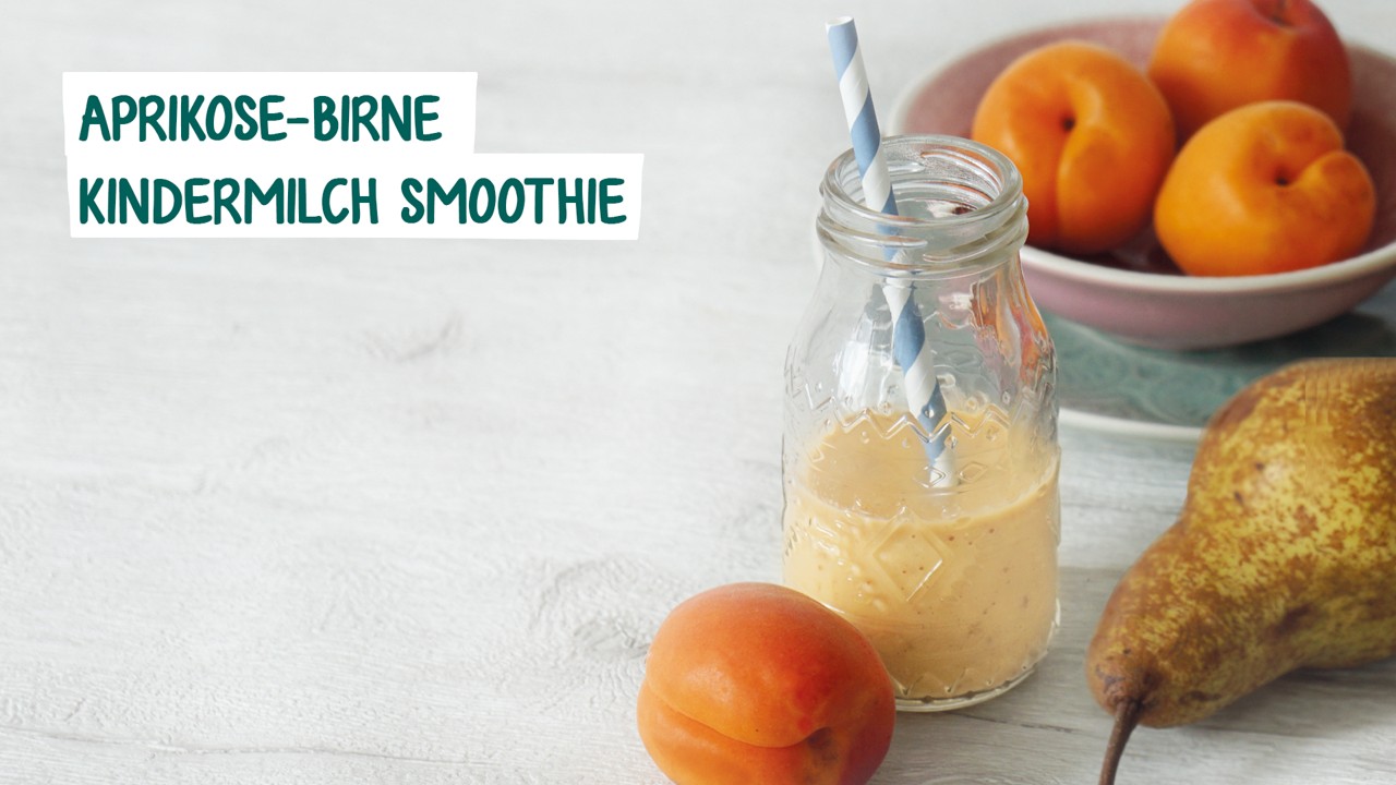 Aprikose Birne Kindermilch Smoothie mit Strohhalm