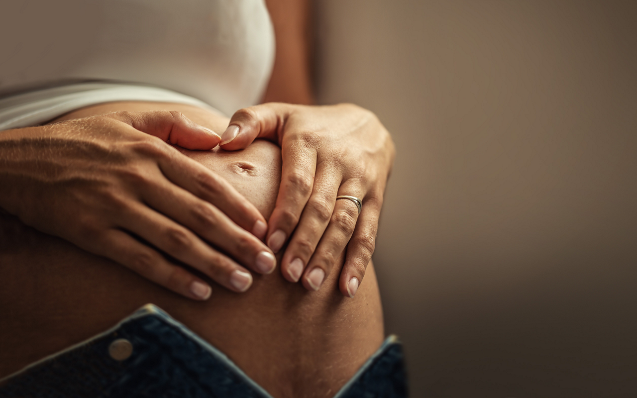 Milupa DE Milupa herzen header nahaufnahme herz auf bauch schwanger
