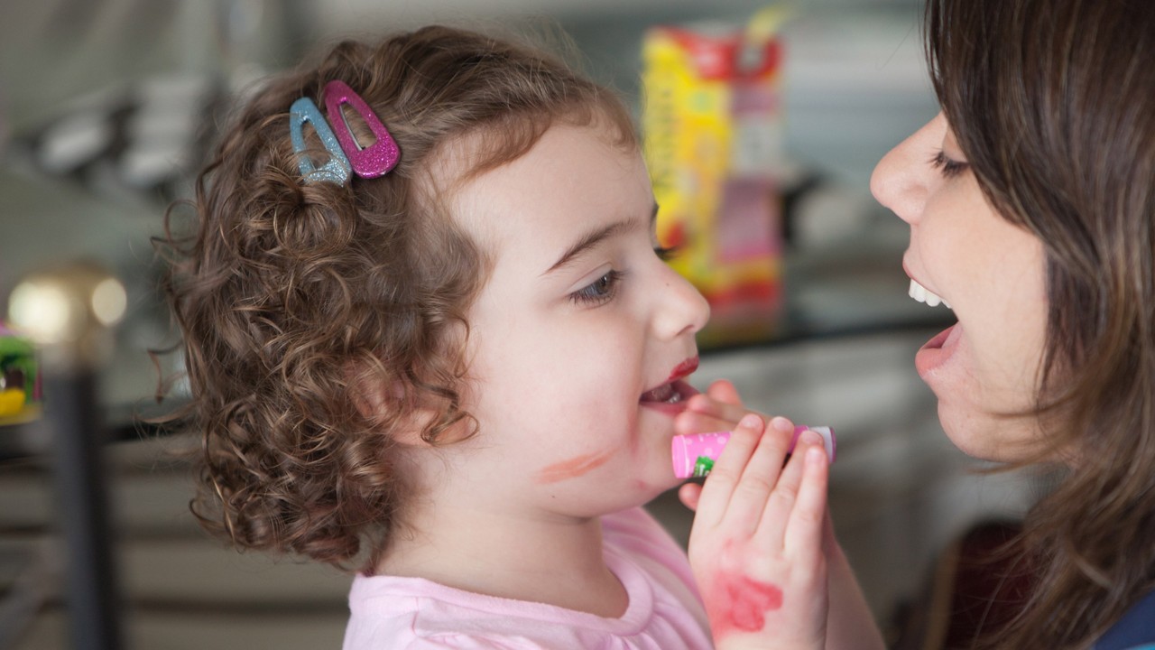 Nutricia pediatric allergy mother and baby playing lipstick