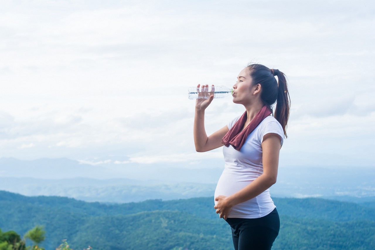 Pregnant exercise drink water