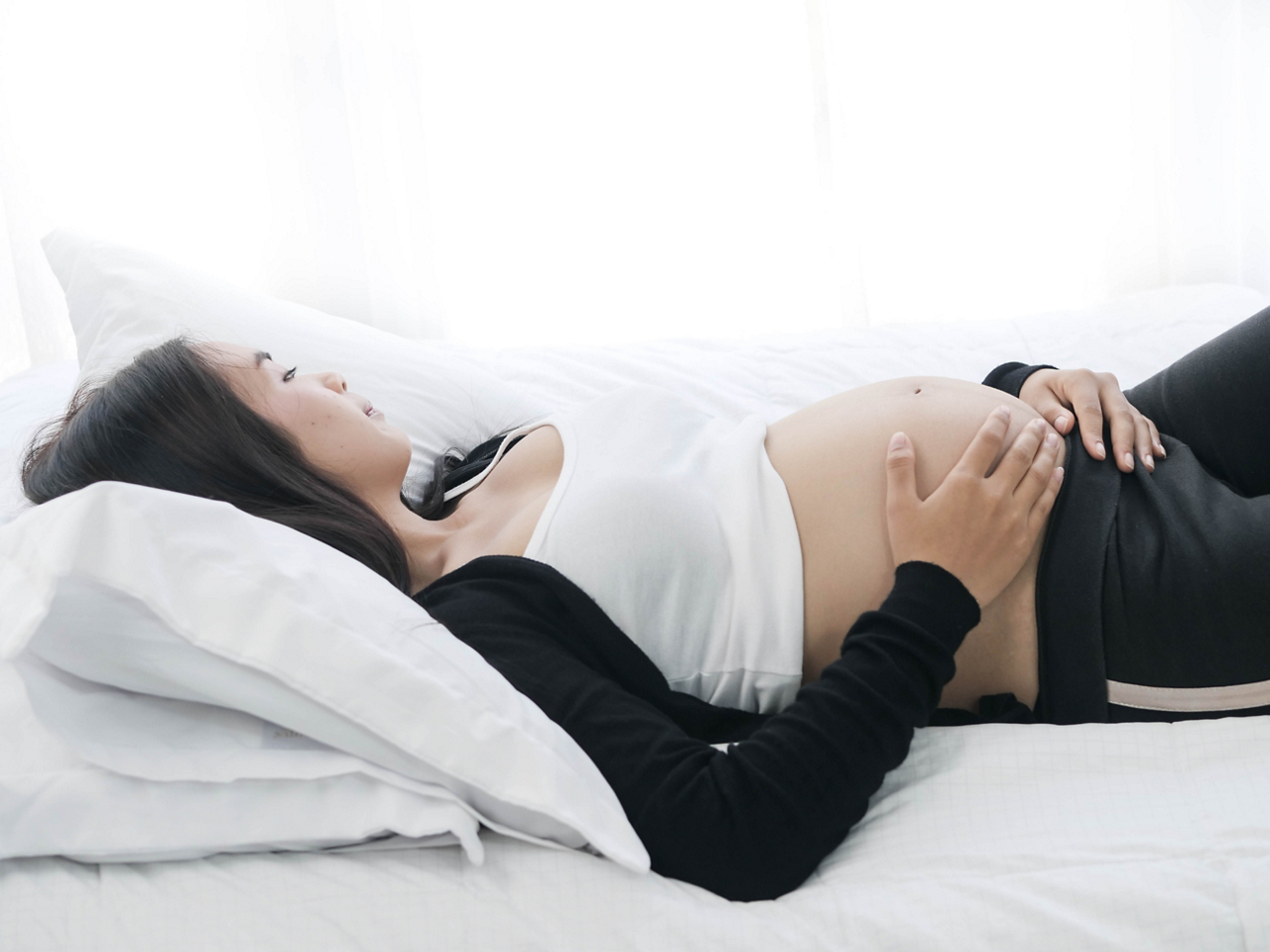 Pregnant lie bed