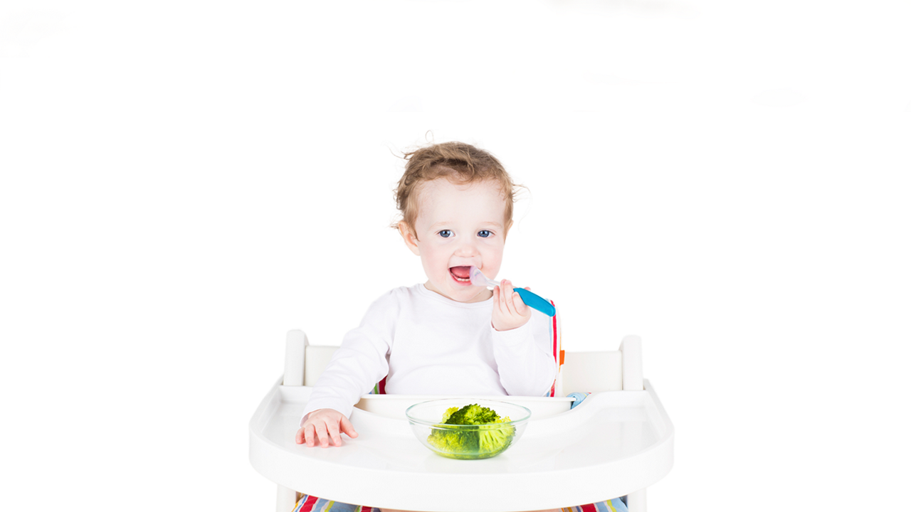 Baby's weaning guide and how to feed them with solid foods