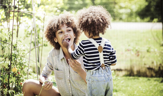 child shares food with mother