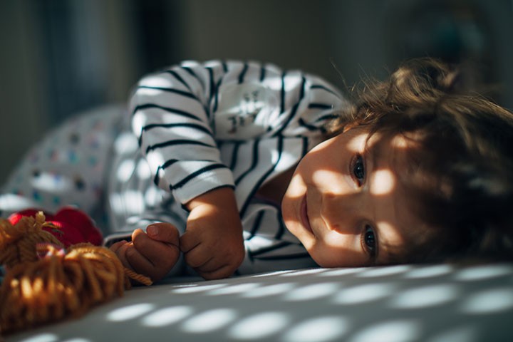 Mit diesen sieben Schritten findet dein Kind in den Schlaf