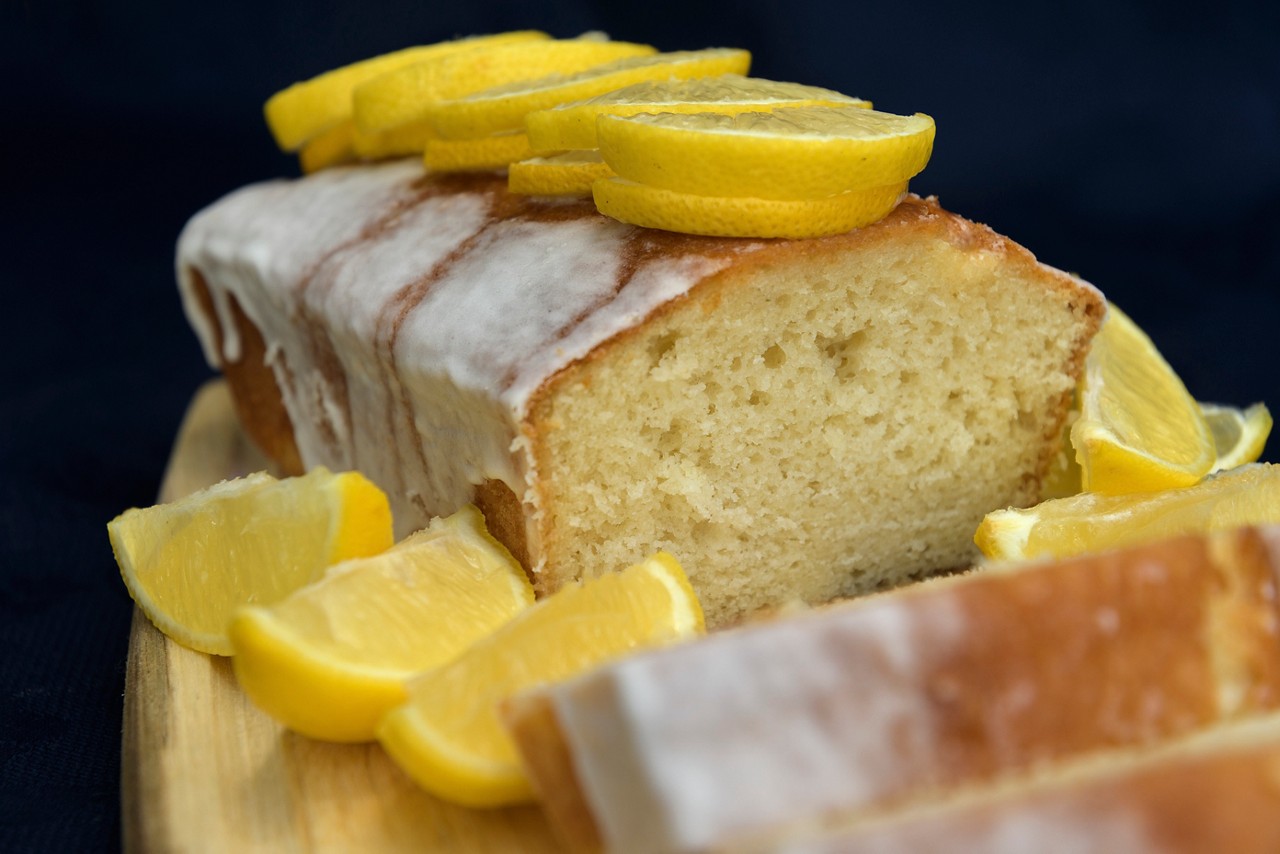 Lemon drizzle cake