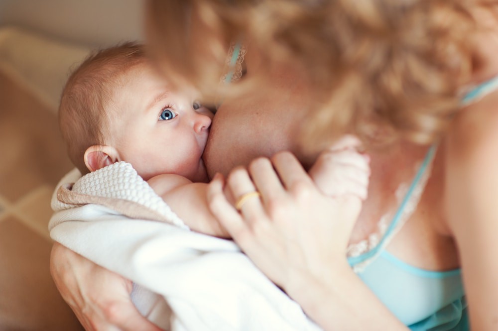 Baby breastfeeding img 4