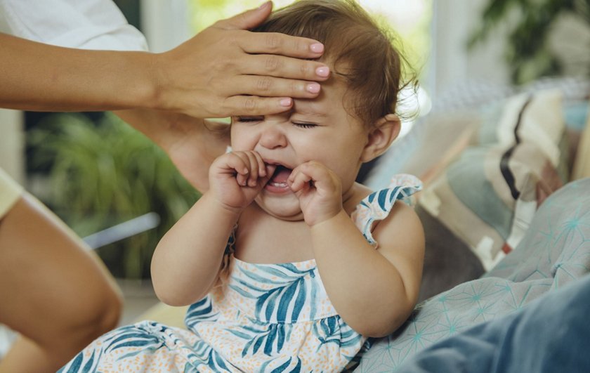 Jouer avec ses mains -10 activités d'éveil pour bébé de 0-6 mois