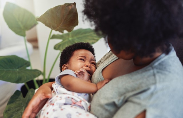 Comment décoder les différents pleurs de votre bébé ?