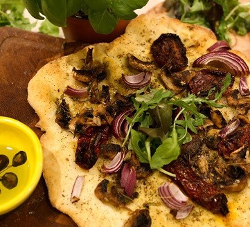 garlic-sundried-tomato-pizza.jpg