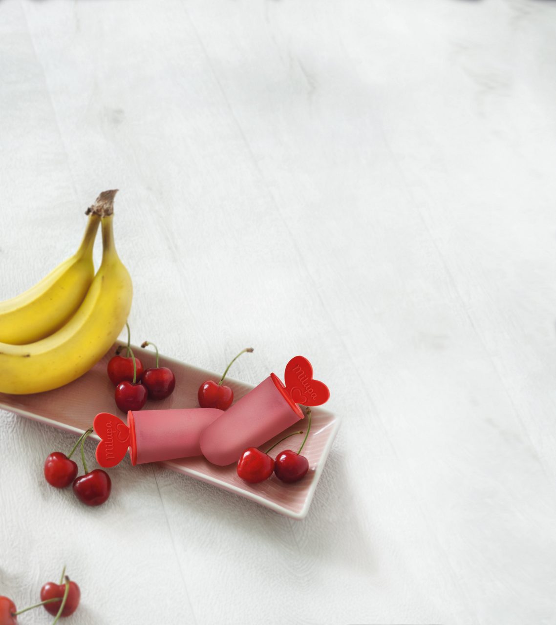 Kirsch-Banane-Kindermilch Eis-Pop