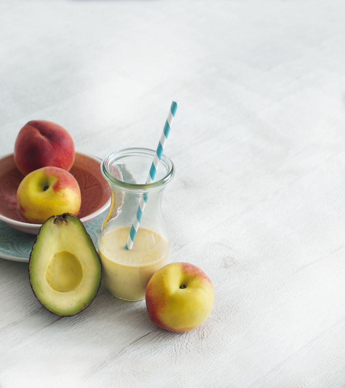 Pfirsich-Avocado-Kindermilch Smoothie