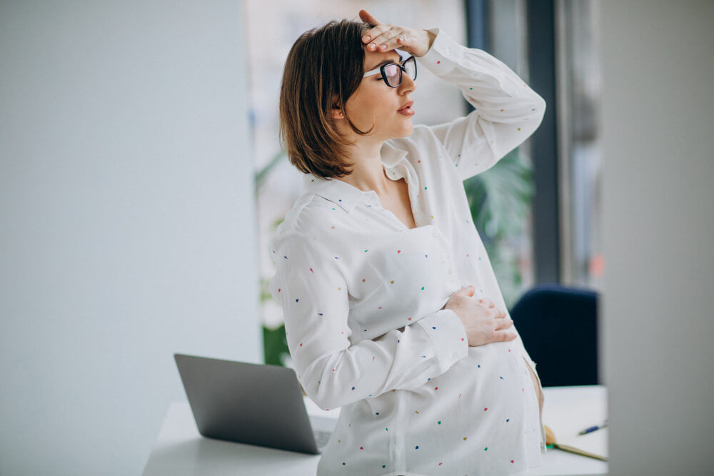 sharp-lower-right-abdominal-pain-women