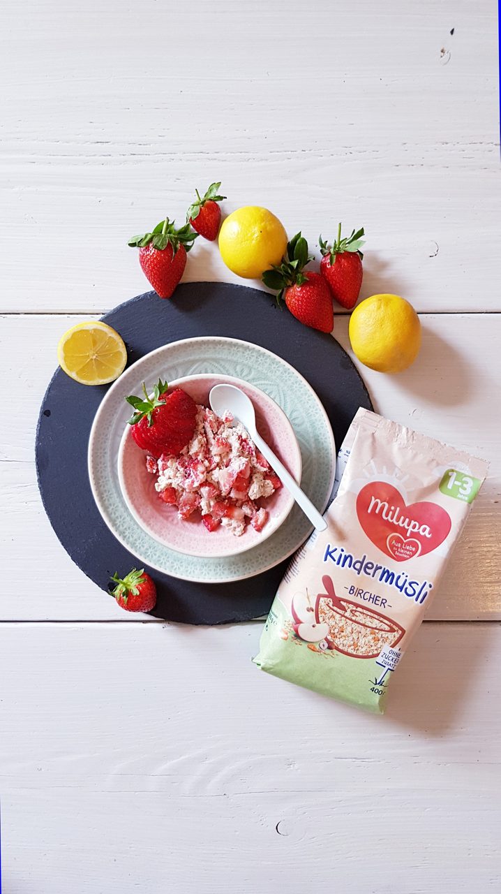 Rezept Kindermüsli mit Zitronen-Mandel-Quark und Erdbeeren