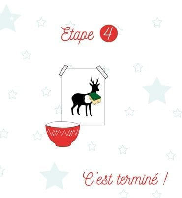 Un renne illustre portant une echarpe verte est represente sur un papier colle. Le decor comprend un bol decoratif rouge avec un motif festif et des etoiles dispersees en arriere-plan. Le texte visible indique � etape 4 � et � C'est termine ! � en fran�ais, ajoutant une touche ludique aux instructions.