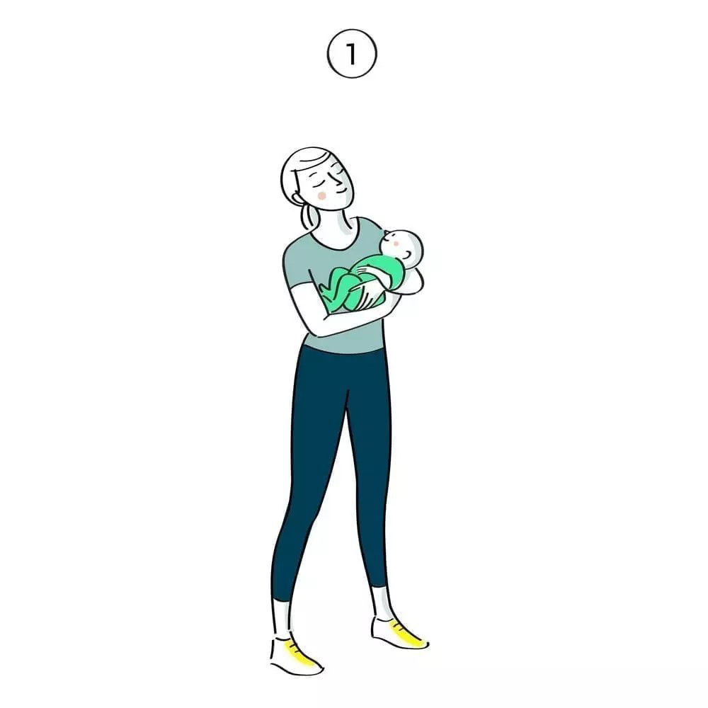 Illustration minimaliste d'une femme tenant delicatement un bebe dans ses bras. La femme porte une chemise grise, un pantalon bleu et des chaussures jaunes, tandis que le bebe est vetu d'une grenouillere verte. L'image presente un fond blanc epure avec le chiffre � 1 � en haut.