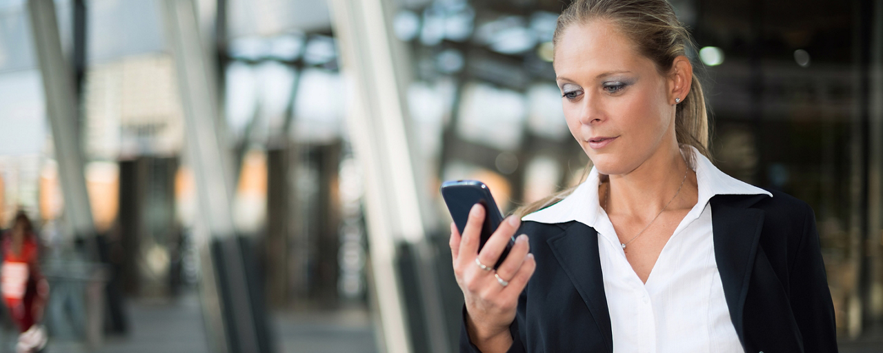 Donna fa una colazione salutare