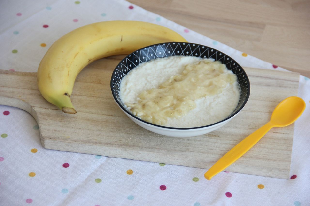 Banane-Getreide-Brei
