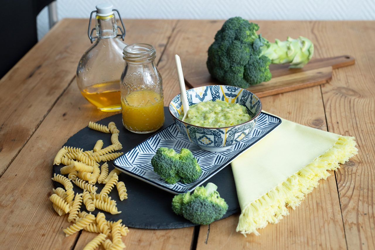 Nudel-Getreide-Brei mit Brokkoli