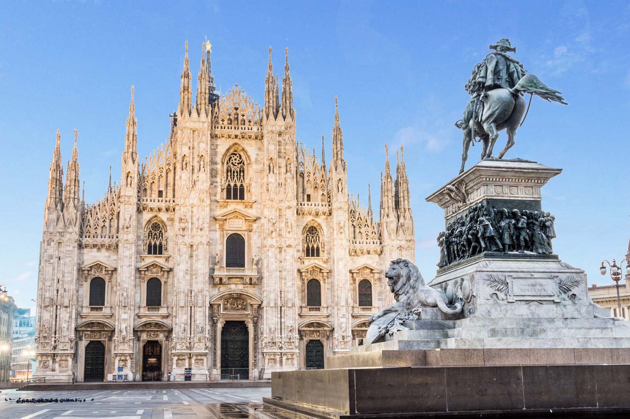 Prospective view of Duomo cathedral's roof