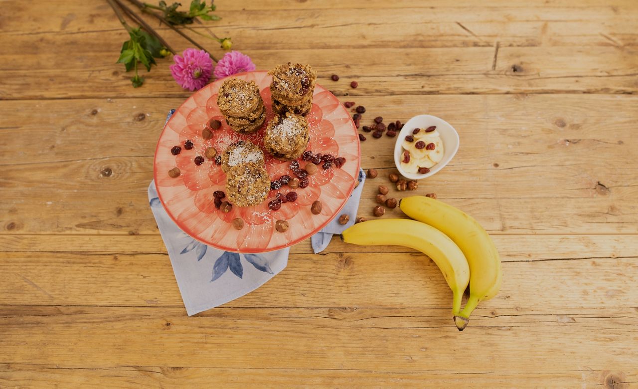 Haselnuss Banane und Müsli Kekse