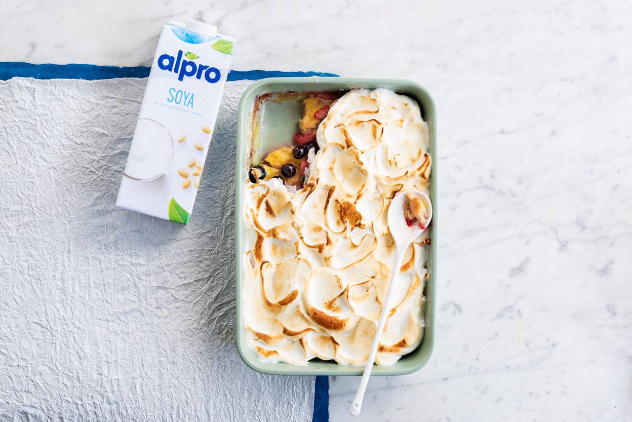 82D58FDF-1D72-4852-814E4D7322040196<br>A_UK_Recipe_Image_FruityMeringuePudding_Drink_UK_Soya _TetraUHT_1L_HR_horizontal-776.tif
