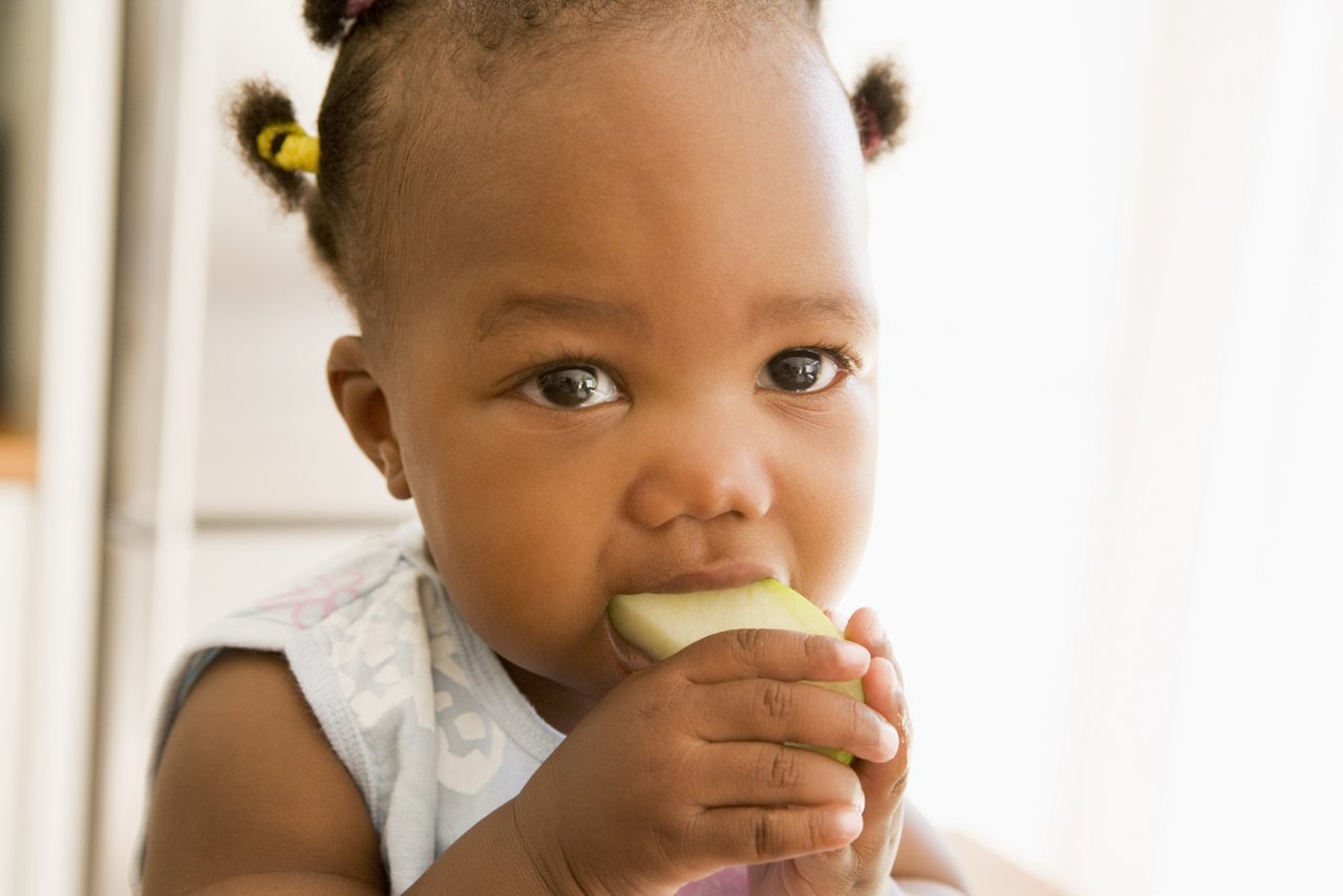 Enfant qui mange