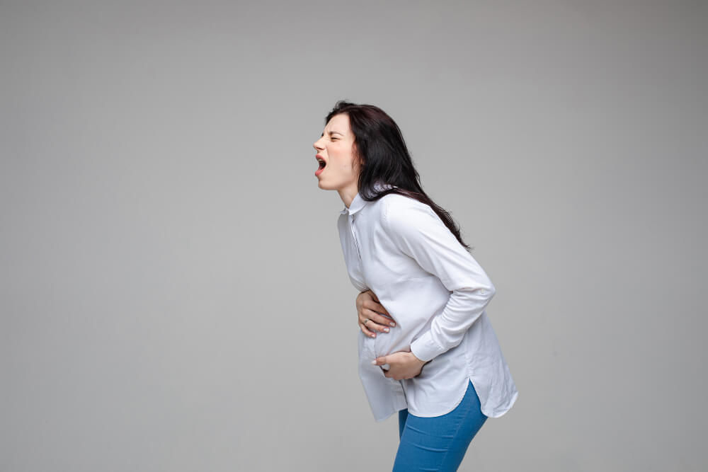 sharp-lower-right-abdominal-pain-women