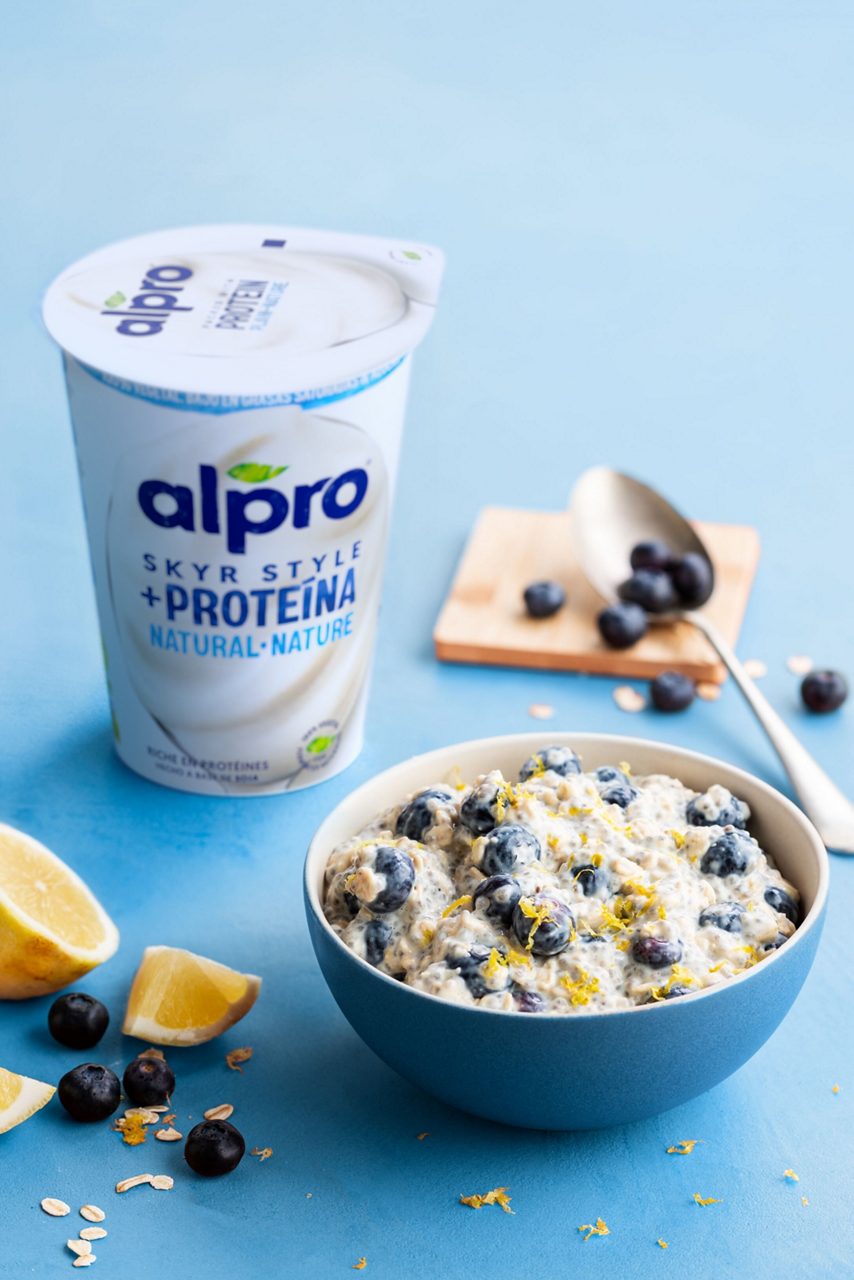 4AC9829F-D103-41B8-8775360E0DCB8D43<br>Overnight oat au citron et aux myrtilles.jpg