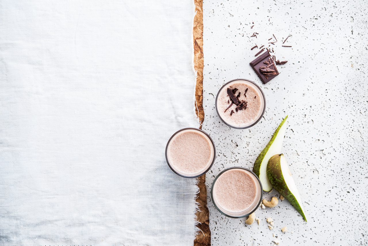 E5C8422F-F477-4D61-91DE3FCD41317B2D<br>A_FlavouredDrinks_NA_Master_Recipe_Image_darkdelightsmoothie___Drinks_NA_Soy_Chocolate_TetraUHT_1l_HR_horizontal.tif<br>Dark Delight Smoothie

That classic choco pear combo with Alpro Soya Chocolate flavoured Drink

"1l Alpro Soya Chocolate flavour
3 pears
150g cashews
3 cardamom seeds"

"1.	Core and chop the pears.
2.	Toss into a blender along with the cashews, Alpro Soya Chocolate flavour and cardamom seeds.
3.	Whizz well until smooth and creamy.
4.	Serve with extra pear slices and maybe a few chopped nuts. The perfect blend of super indulgent and sophistication! "