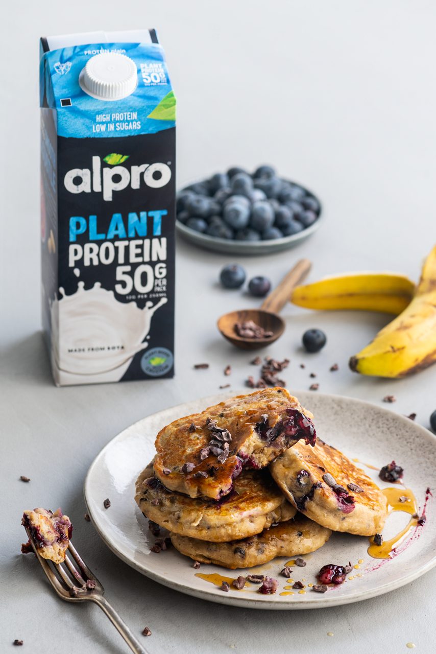 7FAA1671-F1E2-4901-92FA8935B6036101<br>A_FYY_NA_Master_Recipe_Image_ blueberryCacaonibsPancakes _NA_Drinks_HighProtein_Soya_NA_TetraUHT_1L_HR-363.tif<br>crepe_with_chocolate_and_blueberries_title	Crepes with chocolate and blueberries
crepe_with_chocolate_and_blueberries_subtitle	served with Alpro Protein drink
crepe_with_chocolate_and_blueberries_ingredients	"
40 g Vanilla pudding powder
200 g cake flour, sieved
10 g Coconut blossom sugar
500 ml Alpro Protein drink
1 tbsp vanilla essence
100 g dark chocolate, melted
125 g blueberries"
crepe_with_chocolate_and_blueberries_preparation	"""In a mixing bowl, combine the vanilla pudding powder, cake flour and sugar.
Add the Alpro Protein drink and vanilla essence. Mix using a whisk till no lumps are visible.
Heat a non-stick pan with Alpro baking and frying or vegetable oil and add batter to cover the pan. Leave to cook for 2 minutes and turn. Bake till all the batter is done.
Fill the pancakes with melted chocolate and blueberries. """
crepe_with_chocolate_and_blueberries_tags	Vegan
crepe_with_chocolate_and_blueberries_url	/crepe-with-chocolate-and-blueberries
crepe_with_chocolate_and_blueberries_info	(Recipe type: Dessert/snack (Prep time: 5 min) (baking time: 10 min) (cooling time: X ) (servings: for 10 pancakes ) (season: All season)
crepe_with_chocolate_and_blueberries_lactosetip	xx
crepe_with_chocolate_and_blueberries_veggietip	xx
crepe_with_chocolate_and_blueberries_trendtip	Mash the blueberries for a saucy topping
crepe_with_chocolate_and_blueberries_glutentip	use gluten-free flour
crepe_with_chocolate_and_blueberries_product	Alpro Protein drink
crepe_with_chocolate_and_blueberries_searchterms	Alpro, Alpro recipe, crepe, crepes, chocolate crepes, french crepe, pancakes, dessert, alpro pancakes, Soy drink, blueberry