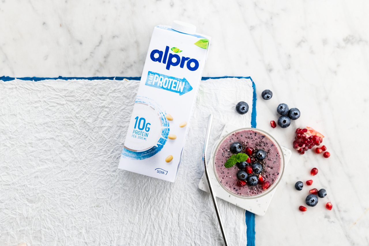 F262D005-7A21-4EA5-947283B12C15D964<br>A_GFY_NA_Master_Recipe_Image_SoyaProteinSmoothie_3x2__Drinks_HighProtein_Soy_NA_TetraUHT_1l_HR_ horizontal-082.tif<br>"Soya Protein Smoothie
 "
"
Spice up your day with this gingery, Alpro soya protein packed smoothie

 "
"200ml Alpro High Protein Soya drink

85g pomegranate

65g blueberries

2g fresh ginger root"
"1. Peel and chop a small piece of the ginger (about 1cm square) and scoop out the pomegranate
2. Pop all your lovely ingredients into a blender
3. Add the Alpro Soya Original Drink and whizz until smooth and dramatically purple. 
4. Pour into a chilled glass and enjoy. Breakfast in the morning, mocktail by moonlight! "
lactose free, veggie, vegan
/soya-purple
(Recipe type: smoothie (Prep time: 10 min) (servings: +/- 1 person) (season: all year) (pool: 1) NOT TO BE TRANSLATED