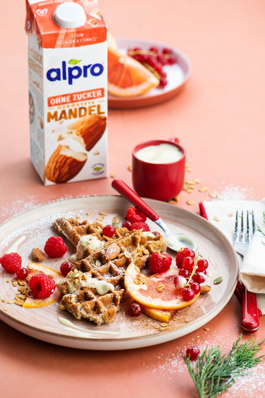 7C0EA274-1B74-4D0E-96E553E9CBE2B43A<br>alpro-germany-2024-nosugar-almondmilk-gingerbreadwaffle.jpg