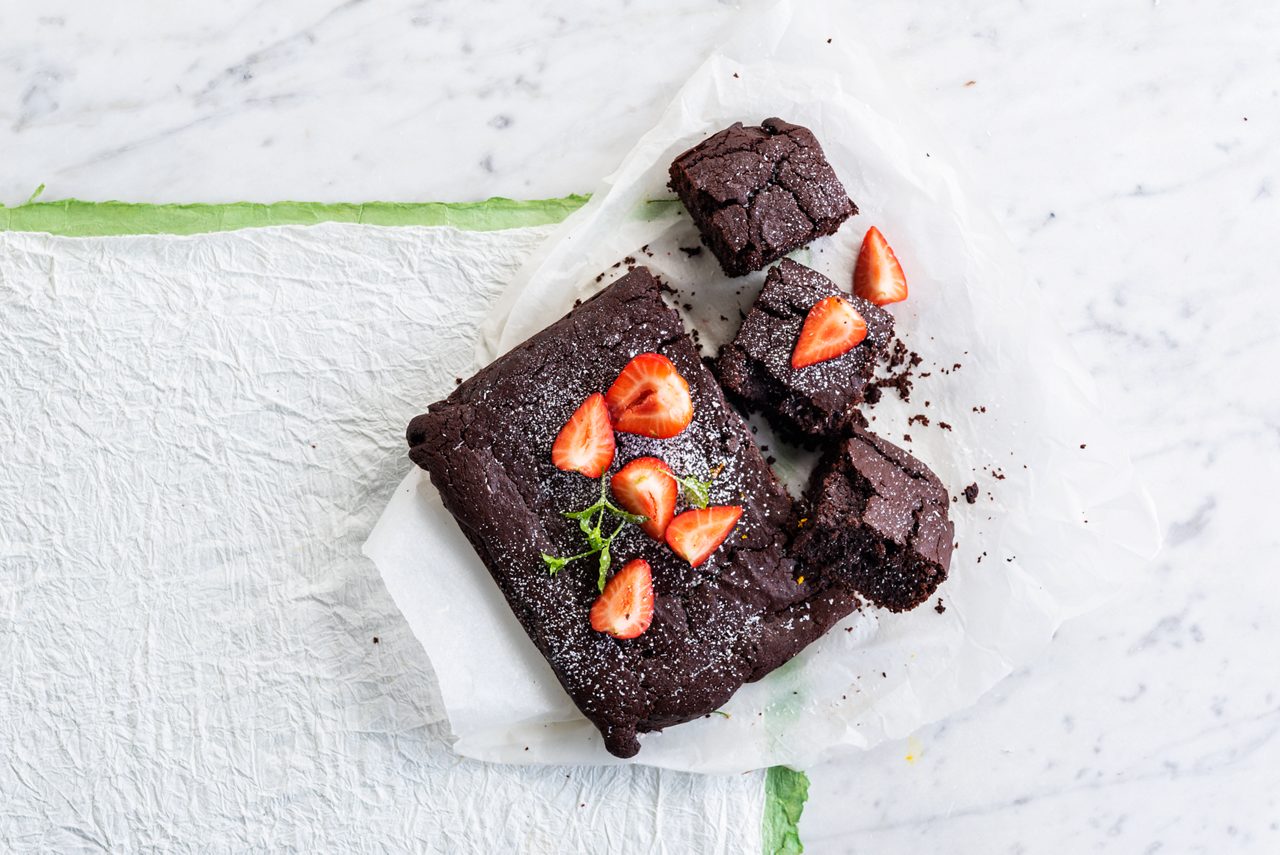 9D156683-A4D3-4FE5-99F7485E5F64AA8C<br>A_UK_Recipe_Image_ChocolateOrangeBrownie_PBAY_UK_GreekStyle_Plain _500g_HR_horizontal-735.tif