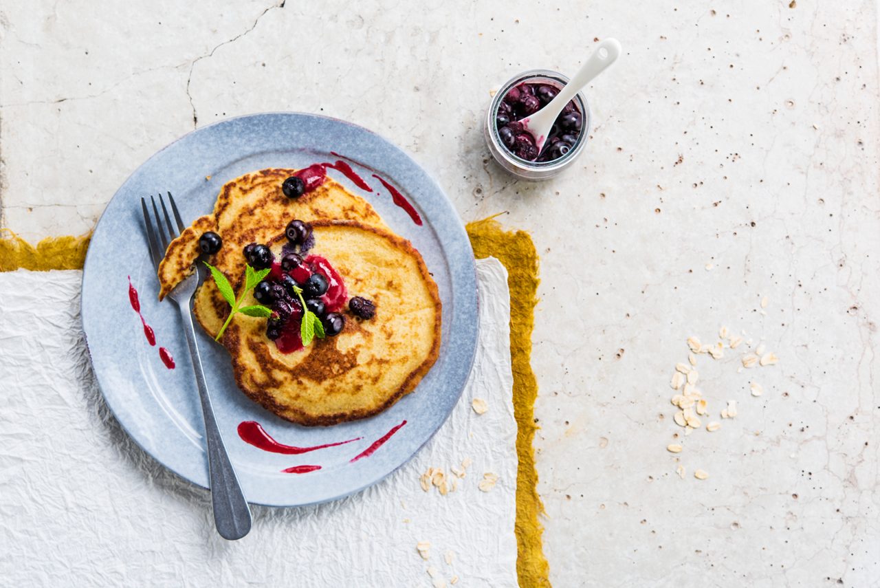 3790FA6A-F86D-4963-9D186FEEB6121079<br>A_NA_NA_Master_Recipe_Image_oatpancakesberries___Drinks_NA_Oat_NA_TetraUHT_1l_HR_horizontal.tif<br>Oat pancakes

Oat-so-tasty oat pancakes made with Alpro Oat Drink will have them coming back for more!

"The batter:
60g plain flour 
45g oats, quick cooking
1 tbsp caster sugar 
1½ tsp baking powder 
½ tsp salt 
180ml Alpro Oat Drink 
1 tsp vanilla extract 
2 tbsp vegetable oil 
1 egg
A little extra oil for cooking
Topping: Warm fruit compote or whatever you fancy!"

"1.	Pop all the ingredients into a blender or food processor and whizz until you have a nice, smooth, batter.
2.	Heat a lightly oiled griddle or frying pan over a medium high heat. 
3.	Pour or scoop the batter onto the griddle, using approximately ¼ cup for each pancake. 
4.	Brown on both sides and serve hot with a warm fruit compote and maybe a dollop of plant-based creaminess. Oat-so-tasty!"