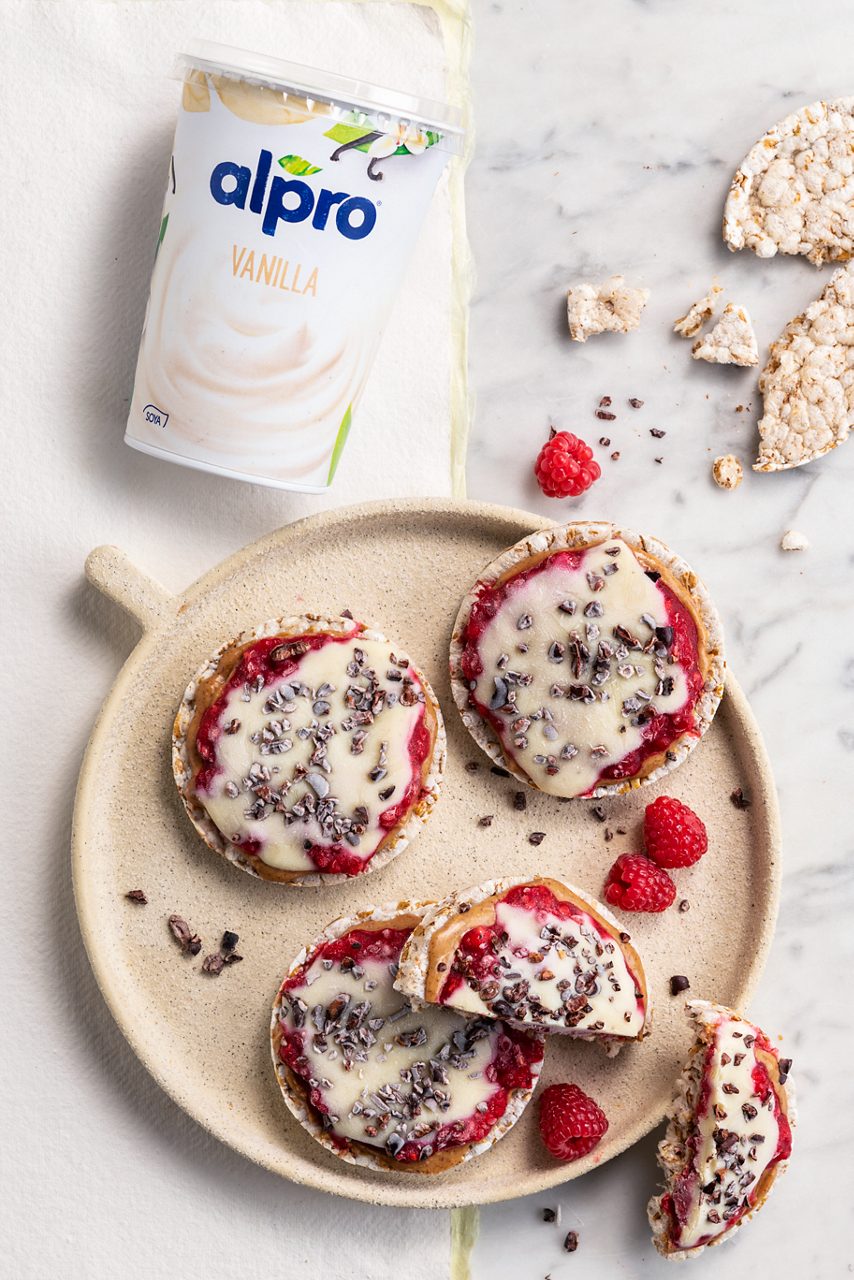 A45EF2D1-B29E-47BC-9DD331896BCB3B8C<br>A_Moments_Vanilla_Master_Recipe_Image____Vanilla_NA_Soya_Vanilla_Pot_400g_HR_Frozen Vanilla Ricecake_2x3-126.tif<br>frozen_vanilla_rice_cake_title	Frozen vanilla rice cake
frozen_vanilla_rice_cake_subtitle	An easy-freezey raspberry and vanilla delight
frozen_vanilla_rice_cake_ingredients	"4 rice cakes
100g fresh raspberries
2 tbsp cacao nibs
4 tbsp Alpro Vanilla Plant based alternative to yoghurt
4 tbsp peanut butter"
frozen_vanilla_rice_cake_preparation	"1 Spread the rice cakes with the peanut butter. Be generous!
2 Sprinkle a helping of fresh raspberries over the each one and gently mash with a fork.
3 Top with a tablespoon of the Alpro Vanilla Plant based alternative to yoghurt, the cacao nibs and a twist of salt.
4 Freeze overnight. When you're ready, take out, defrost for 5 minutes and devour!"
frozen_vanilla_rice_cake_tags	veggie, vegan, lactose free, gluten free
frozen_vanilla_rice_cake_url	/frozen-vanilla-rice-cake
frozen_vanilla_rice_cake_info	(Recipe type: SNACK (Prep time: 5 min)  (cooling time: 12h ) (servings: for 4 ) (season: spring, summer)
frozen_vanilla_rice_cake_lactosetip	/
frozen_vanilla_rice_cake_veggietip	/
frozen_vanilla_rice_cake_trendtip	try this with flavoured rice cakes
frozen_vanilla_rice_cake_glutentip	/
frozen_vanilla_rice_cake_product	Alpro Vanilla Plant based alternative to yoghurt
frozen_vanilla_rice_cake_searchterms	Alpro, Alpro recipe, rice, cake, vanilla, raspberry, snack