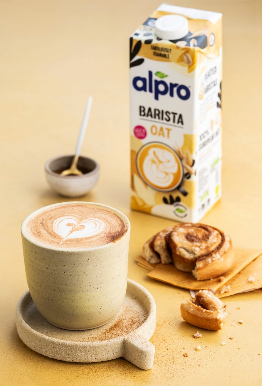 5749D0D7-6C87-4894-A2695BB47781CC80<br>ALPRO_GLOBAL_2024_BARISTA OAT_CINNAMON ROLL LATTE-145.jpg