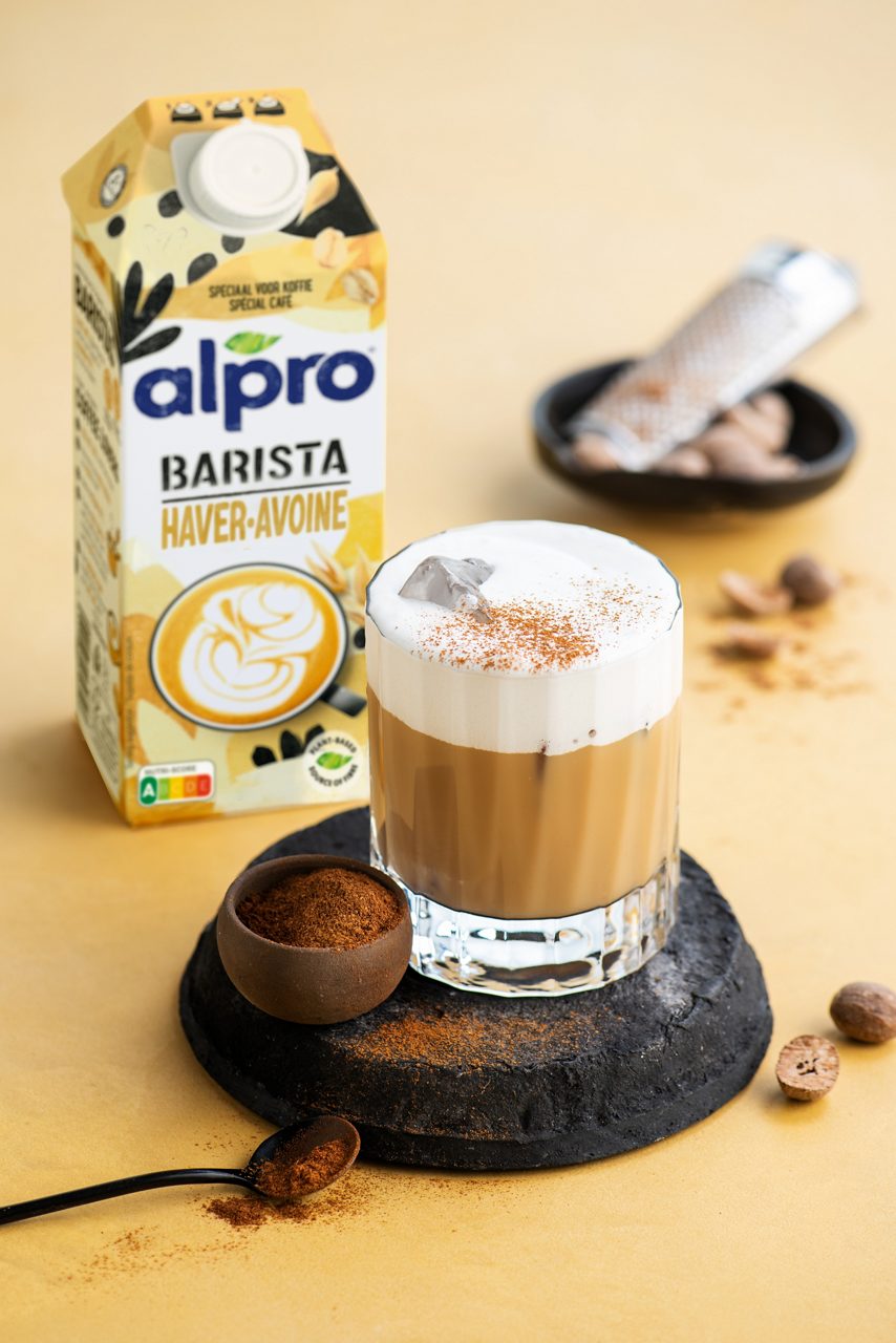 C8D71CA5-D34A-4562-A2CD710288F50561<br>A_Local_NA_BE_Recipe_Image_Oatsome-pumpkin-spice-cold-brew_Alpro-Barista-Oat-750ml_NA_Drinks_BaristaOne_Oat_NA_TetraUHT_NA_HR_NL/FR<br>