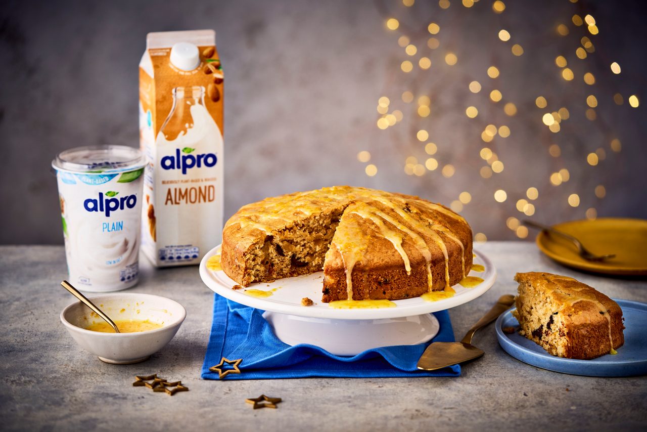 15A88913-22AB-4E6C-A6394422529C6307<br>Sticky Gingerbread Cake. Branded. Landcape. (1).jpg