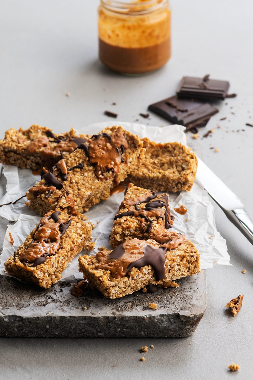 A60FC748-307F-4D55-A6ED5A6D6376331A<br>A_FYY_NA_Master_Recipe_Image_OatBars_NA_Drinks_HighProtein_Soya_Caramel_TetraUHT_250ml_HR-149.tif