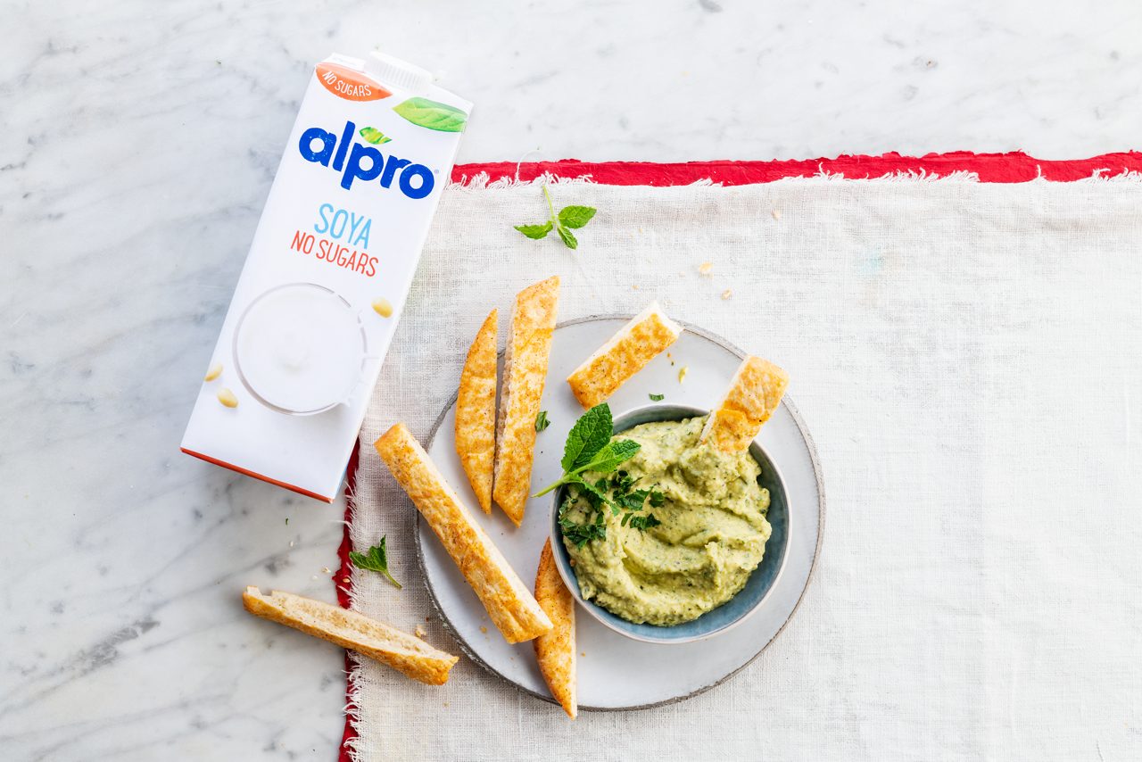90952453-8F27-4F6F-A73BDA07CC709C5A<br>A_GFY_NA_Master_Recipe_Image_GrilledZucchiniHummus__Drinks_NA_Soy_NA_TetraUHT_1l_HR_horizontal-124<br>