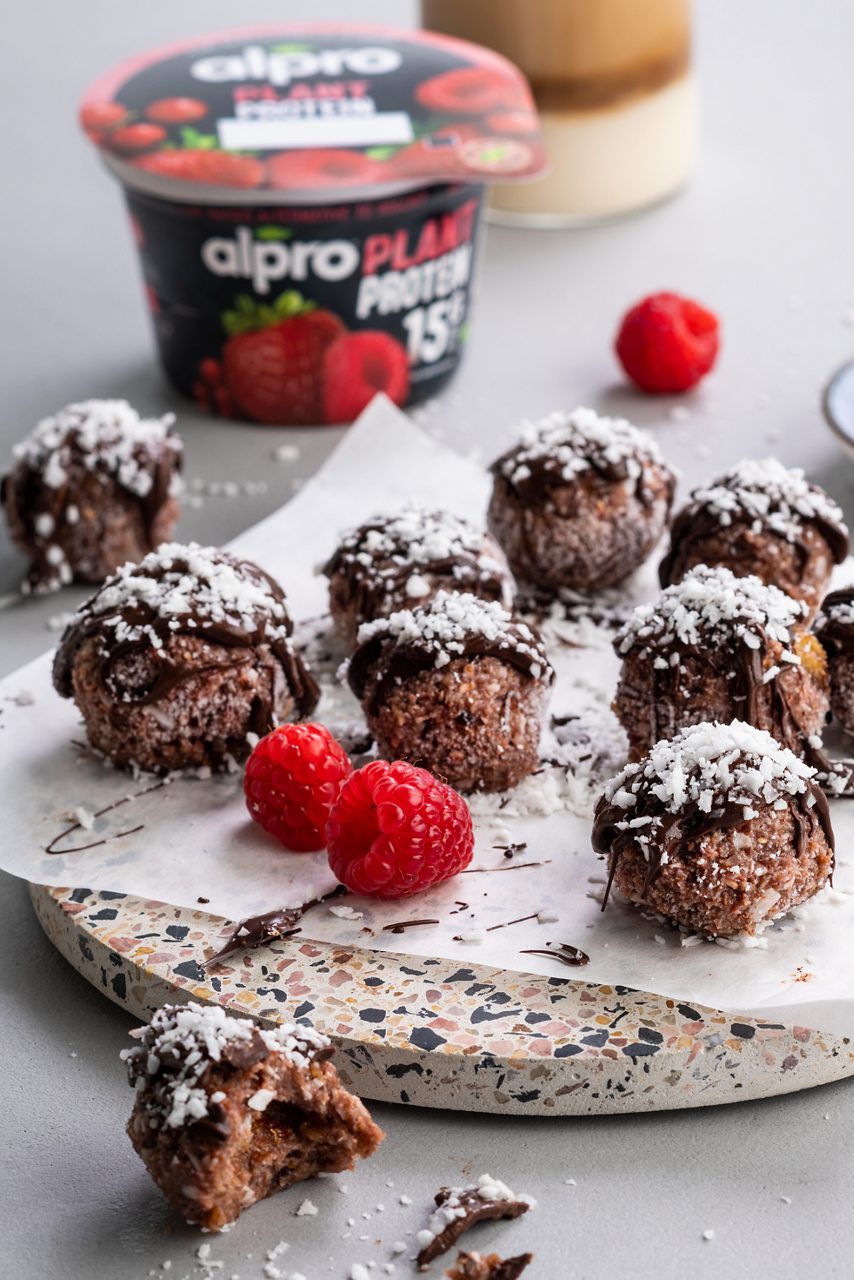 8C19C6AD-395B-49BD-A820B9E142079DA4<br>A_FYY_NA_Master_Recipe_Image_ProteinBalls__NA_PBAY_Protein_Soy_NA_Pot_200g_HR_Protein_RedBerries_CROP-109.tif<br>protein_breakfast_balls_title	Fruity Crunchy balls 
protein_breakfast_balls_subtitle	 Wake up to these little balls of yumminess, and get your day rolling
protein_breakfast_balls_ingredients	"15g dessicated coconut + extra for decorating
3 breakfast cereal bars
2 tbsp Alpro Plant Protein red fruit
70g raspberries
3 Medjool dates, pitted
50g dark chocolate"
protein_breakfast_balls_preparation	"1 Line a tray or a large plate with baking paper. Then trow all the ingredients into a mixer and whizz until they come together in a blob.
3 Roll the mixture into bite-size balls, lay them out on the baking paper and chill in the fridge for 30 minutes just to firm up while you…
3 Melt the dark chocolate in a bowl over gently simmering water. Then drizzle it over the balls and finish with a  sprinkle of coconut.
4 Chill or freeze until the chocolate has set."
protein_breakfast_balls_tags	Vegan
protein_breakfast_balls_url	/crunchy-breakfast-balls
protein_breakfast_balls_info	(Recipe type: Breakfast/snack (Prep time: 15 min) (baking time: x) (cooling time: 40 min) (servings: for 10 balls ) (season: all season)
protein_breakfast_balls_lactosetip	xx
protein_breakfast_balls_fruittip	Use any soft fruit you like
protein_breakfast_balls_trendtip	 
protein_breakfast_balls_glutentip	Use gluten-free cereal bars
protein_breakfast_balls_product	Alpro Plant Protein Red fruit
protein_breakfast_balls_searchterms	Alpro, Alpro recipe, protein, breakfast, breakfast balls, plantbase, vegan, healthy snack, protein packed, berries, red fruit, balls