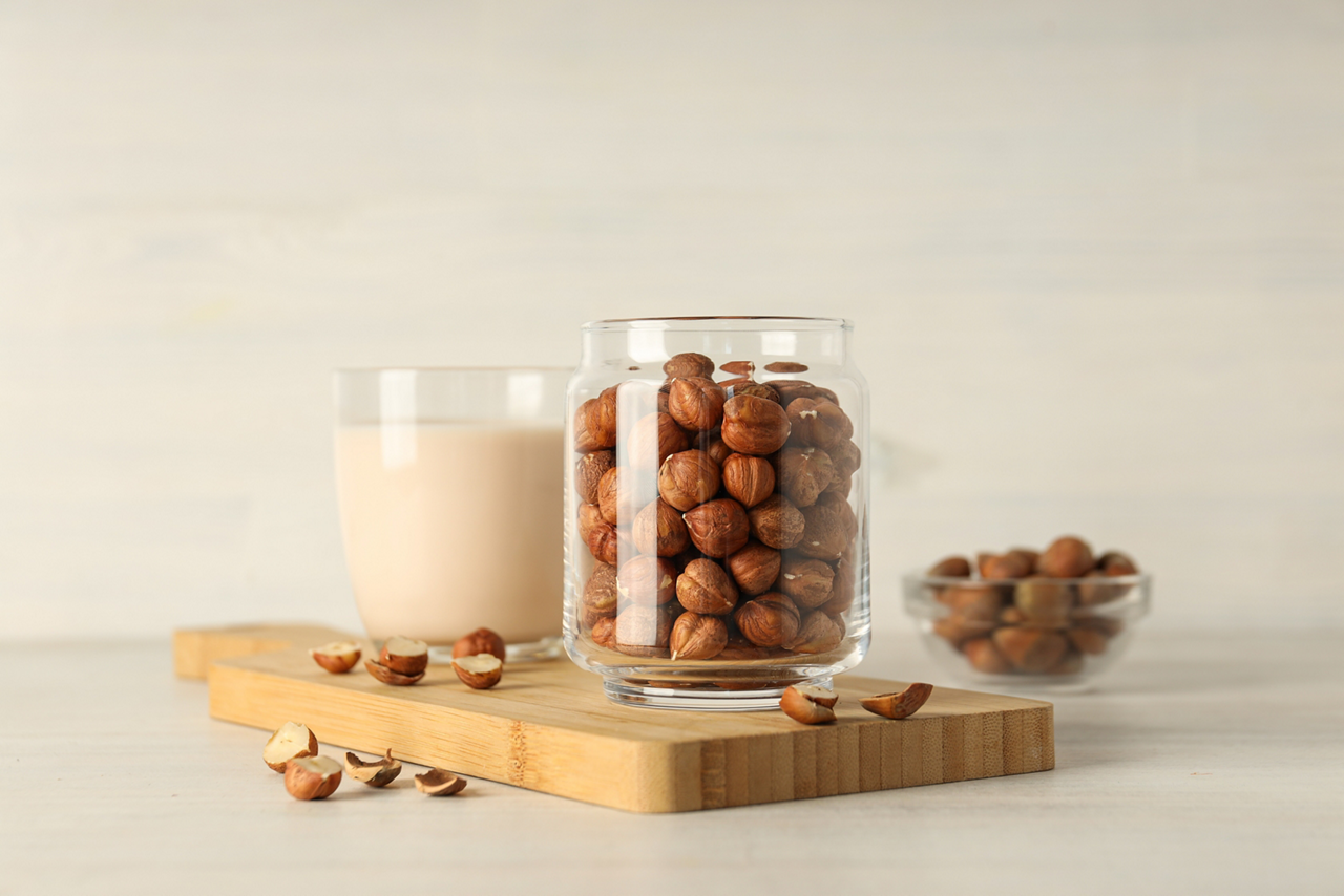 878B6A1D-2ED7-4155-A88B7E99F20BDE74<br>FR - Article - Bienfaits lait noisettes<br>Healthy food and healthy nutrition concept, nuts - hazelnut; Shutterstock ID 2482996671; purchase_order: Alpro article bienfait lait noisette; job: ; client: ; other: