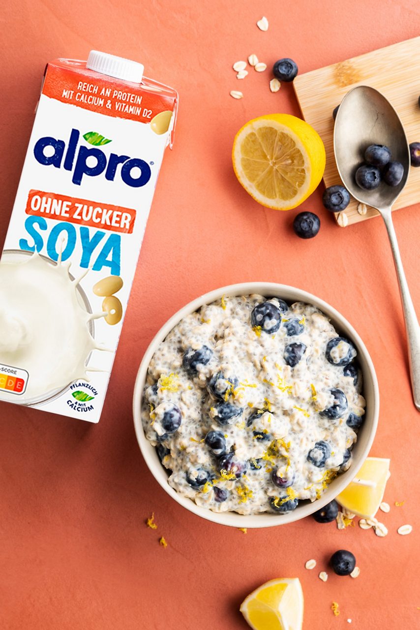B25511E9-5085-4766-ABD0425EB6DB0EFB<br>AO-Mixed_LemonBlueberryOvernightOats_Image_2x3_NA_YES_Alpro_DE_.jpg