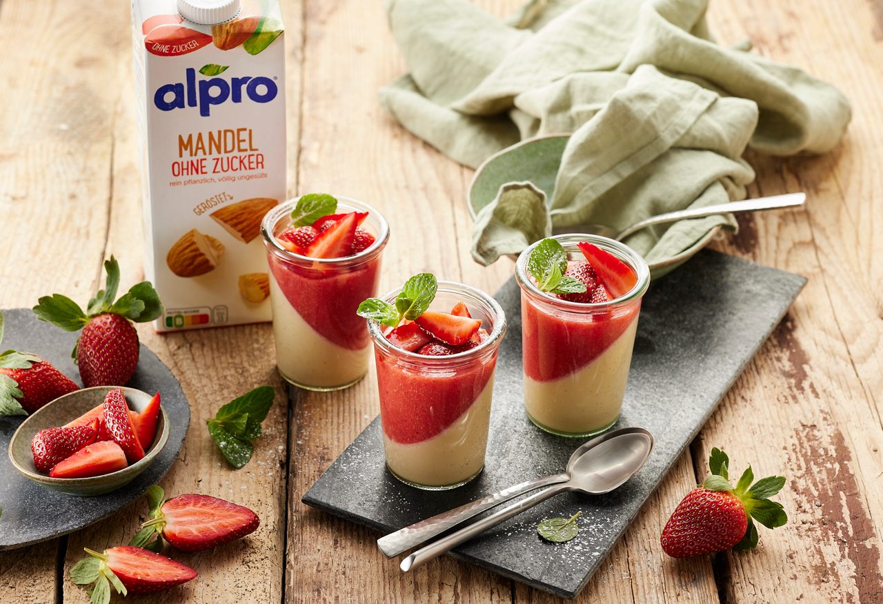69E663B0-641E-423C-AF56C0F199018BB5<br>A_Website_NA_DE_www_Image_mandel panacotta__NA_Drinks_NS_Almond_Plain_TetraUHT_1l_HR_.jpg<br>Stockfood Studios
