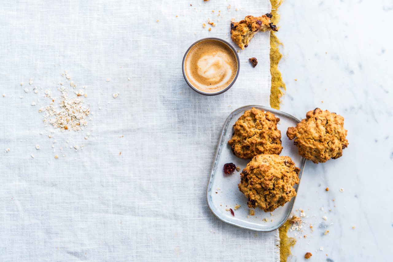 15F383E9-E866-426D-B0D2EC024FBCE332<br>A_NA_NA_Master_Recipe_Image_oatcookie___Drinks_Unsweetened_Oat_NA_TetraUHT_1l_HR_horizontal.tif<br>Soft Oat cookies

Cracking cranberry cookies with Alpro Oat Unsweetened Drink

"150g all-purpose flour (sifted)
150g oat flakes (not quick-cooking)
2 tsp baking powder
2 tbs honey
1 tsp vanilla sugar
70g dried cranberries
 1 tsp cinnamon powder
 3 tbs Alpro baking margarine (melted) 
 1 large egg (lightly beaten)
 200 ml Alpro Oat Unsweetened Drink
 A pinch of salt "

"1. Preheat your oven to 200°C. In a medium bowl, stir together the flour, oat flakes, baking powder, salt, vanilla sugar, cranberries and cinnamon
2. In a small bowl, whisk the Alpro baking margarine, egg, honey and Alpro Oat Unsweetened Drink until it’s all blended together, then add to your flour mixture. Stir it all up until you have a nice smooth batter.
3. Drop one tablespoon of batter onto a baking sheet and repeat until you’ve used it all. Leave gaps between dollops as these will spread in the oven. Bake until golden brown, 15-20 minutes should do it.
4. Let the cookies cool on a wire rack for 5 minutes and then watch them disappear!"