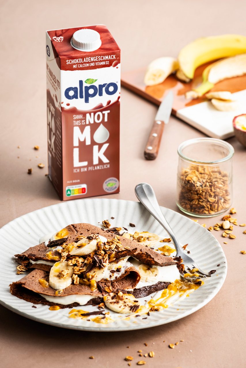B461B3C8-336E-431C-B3D4E6141BFCAE8F<br>A_NotMilk_Product_Recipe_Image____Drinks_NA_Oat_NA_TetraUHT_1l_HR_NotMilk_chocolate_pancake-062.jpg