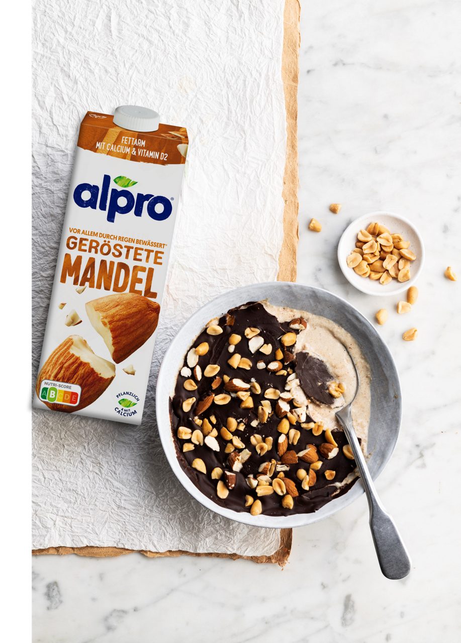 2203713F-A9AD-4265-B46F103B7350D226<br>A_DE_Drink_Almond_Recipe_Chocolate Topped Creamy Oats_2x3.png