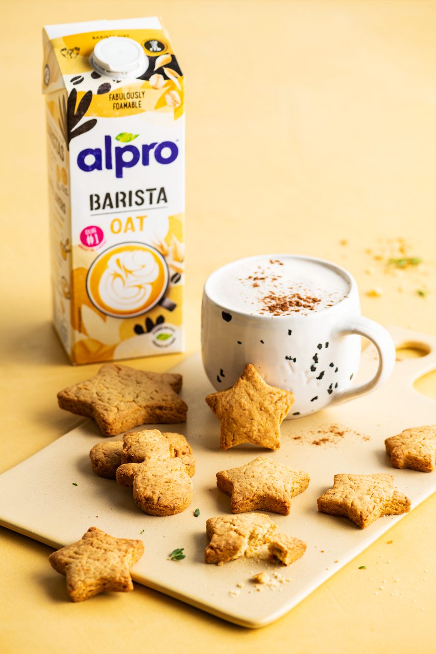 4BA14117-4628-4568-B9A4FC89A2C39129<br>ALPRO-GLOBAL-2024-BARISTA-OAT-DRINK-FESTIVE BISCUITS-092.tif